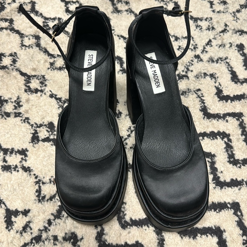 Steve Madden platform pumps
